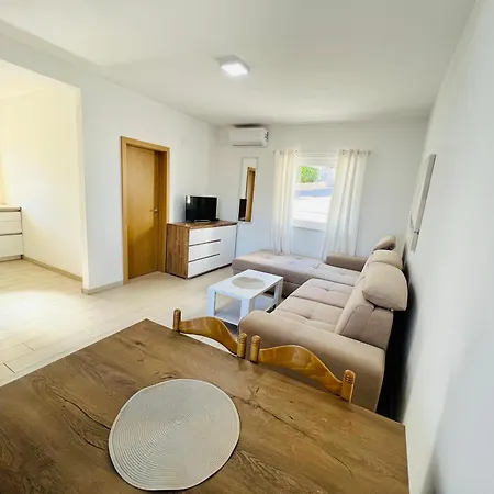 Marina Ciovo Διαμέρισμα *